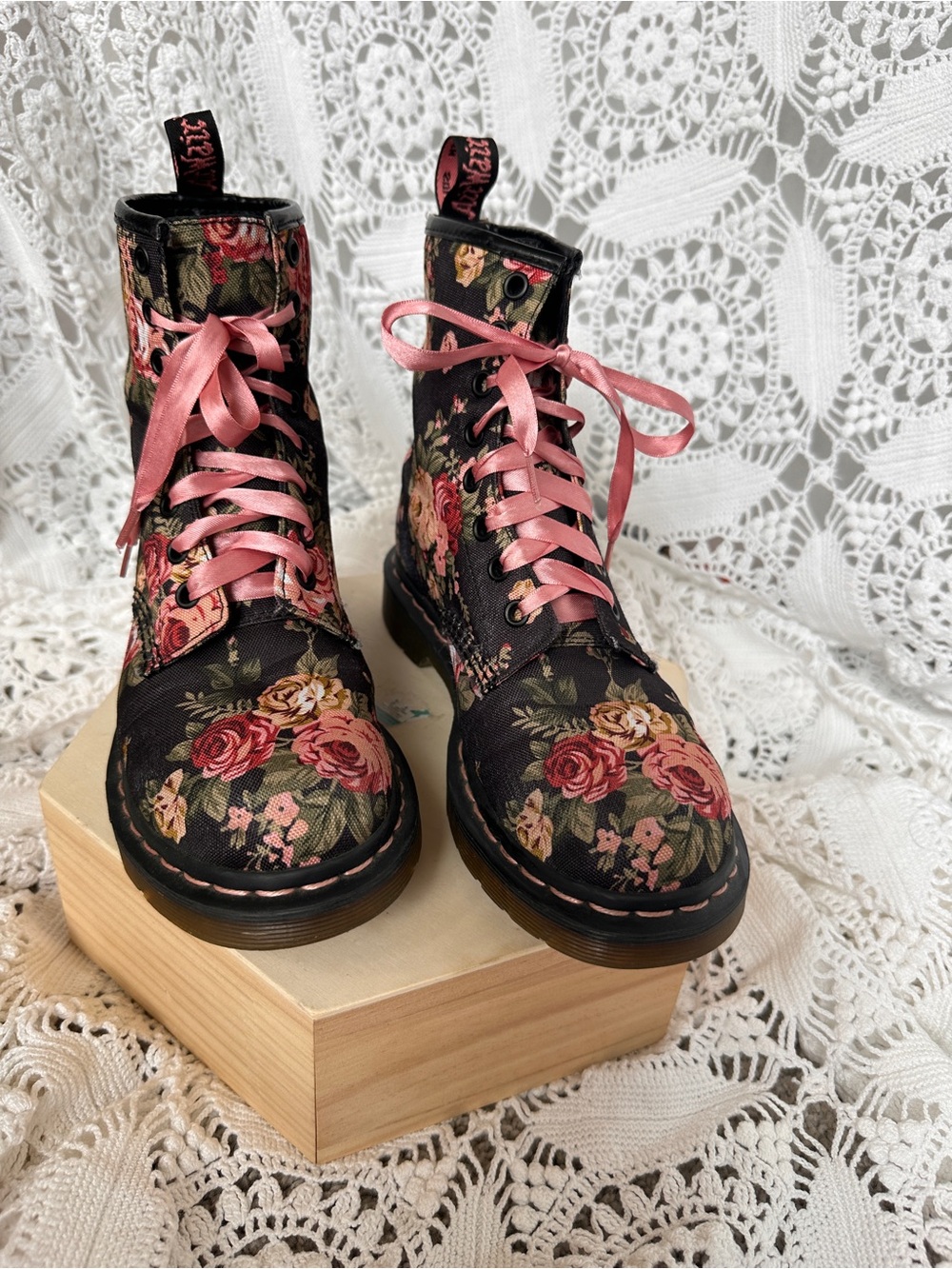 Dr. Martens 1460 Victorian Flowers Floral Canvas Combat Boots Women's Sz 7 RARE - Picture 3 of 15